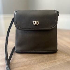 Vintage Coach Tango 9049